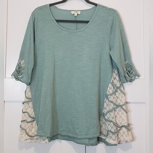 Umgee Green Peplum Top Ivory Lace On Sleeves &  Front & Side Size Large